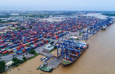 Ước tính khoảng 16.400 xe tải và container lưu thông ở cảng Cát Lái mỗi ngày